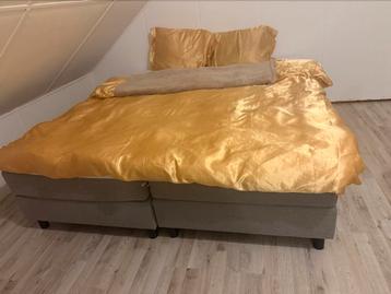 Boxspring grijs compleet beschikbaar voor biedingen