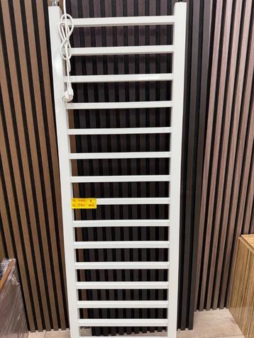 Elektrische witte radiator  beschikbaar voor biedingen