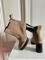 See by Chloe 39 heels boots €425 nu €165 suede beige, Kleding | Dames, Schoenen, Ophalen of Verzenden, Zo goed als nieuw, Zwart