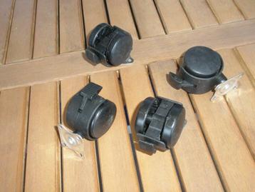 Zwenkwieltjes 2 sets van 4 stuks beschikbaar voor biedingen