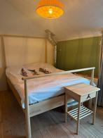 Tweepersoonsbed 140x200 cm met bijbehorend nachtkastje, Ophalen, Beige, Tweepersoons, Zo goed als nieuw