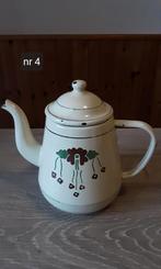 2 BEIGE EMAILLE KOFFIEPOTTEN., Ophalen of Verzenden