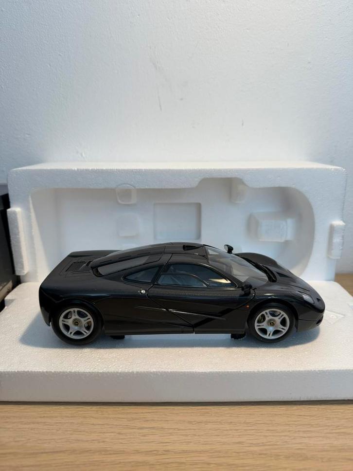 Minichamps 1:18 McLaren F1 Road Car - nieuwstaat, Hobby en Vrije tijd, Modelauto's | 1:18, Nieuw, Auto, MiniChamps, Ophalen of Verzenden