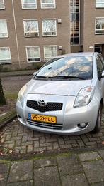 Toyota Yaris 1.3 16V Vvt-i 5DR SOL MMT 2006 Grijs, Auto's, 40 €/maand, 750 kg, 4 cilinders, Origineel Nederlands