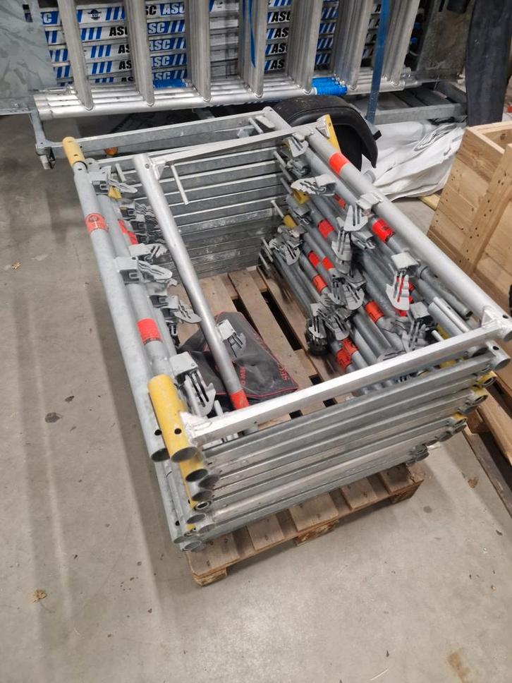 Layher aluminium Steiger - Gebruikt, Doe-het-zelf en Verbouw, Steigers, Gebruikt, Rolsteiger of Kamersteiger, Ophalen