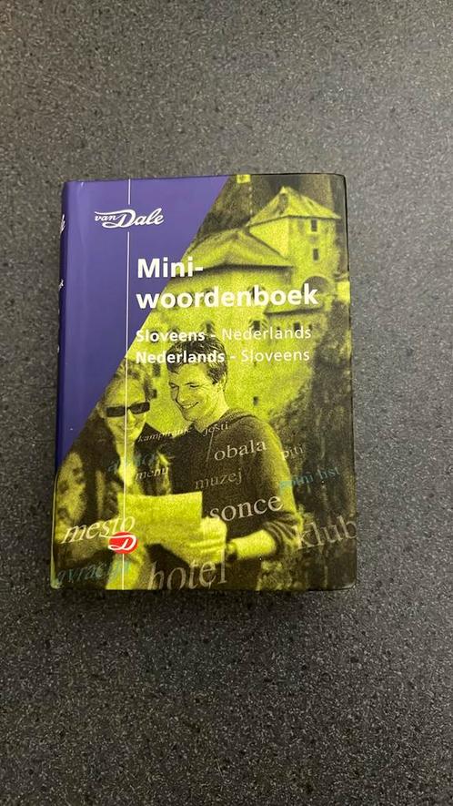 Sloveens - mini woordenboek, Boeken, Woordenboeken, Zo goed als nieuw, Van Dale, Ophalen of Verzenden