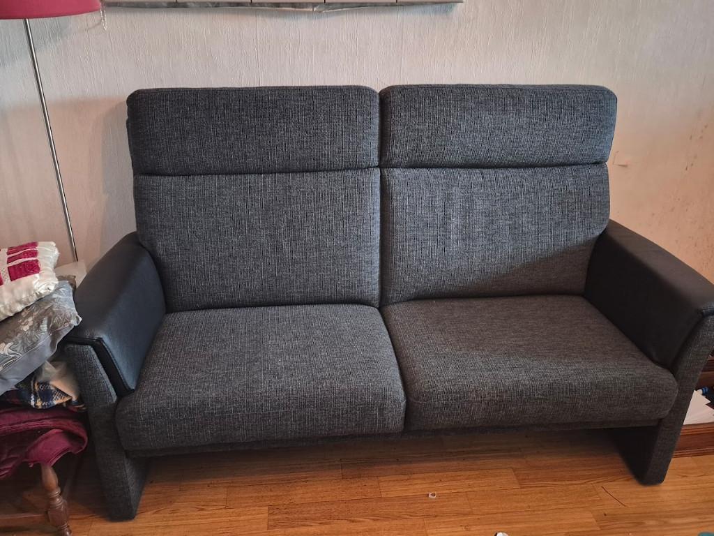 Senioren bank met lederen armleuningen 2,5 zit - 2 mnd. oud, Huis en Inrichting, Ophalen, Overige maten, Minder dan 75 cm, Zo goed als nieuw