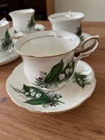 4 koffie kopjes met lelie der dalen motief, bone China, Ophalen of Verzenden, Zo goed als nieuw, Porselein, Kop en/of schotel