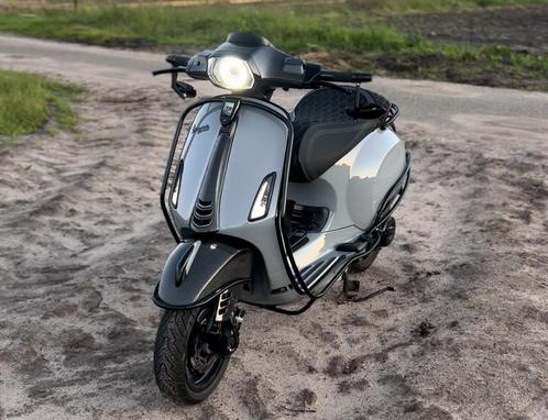 Vespa Sprint full option, Fietsen en Brommers, Brommers | Vespa, Zo goed als nieuw, Maximaal 45 km/u, Ophalen