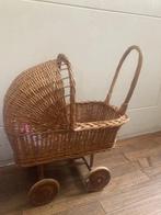 Vintage poppenwagen riet, Kinderen en Baby's, Speelgoed | Poppen, Ophalen, Gebruikt, Babypop