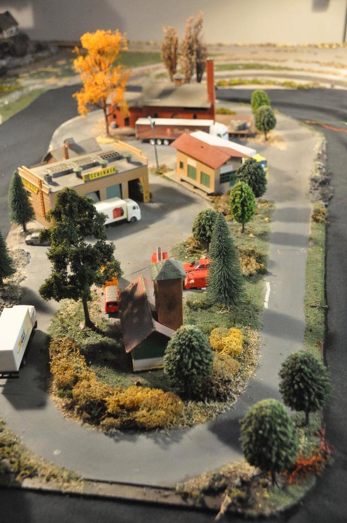 Faller CAR Industrie terrein en Brandweer kazerne, Hobby en Vrije tijd, Modeltreinen | H0, Zo goed als nieuw, Brug, Tunnel of Gebouw