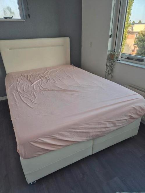 Wit 2 persoonsbed incl matras, Antiek en Kunst, Antiek | Meubels | Bedden, Ophalen