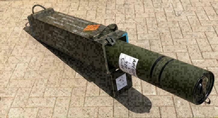 Legerkisten met huls van grote raket - patroon , decoratie, Verzamelen, Militaria | Algemeen, Ophalen of Verzenden