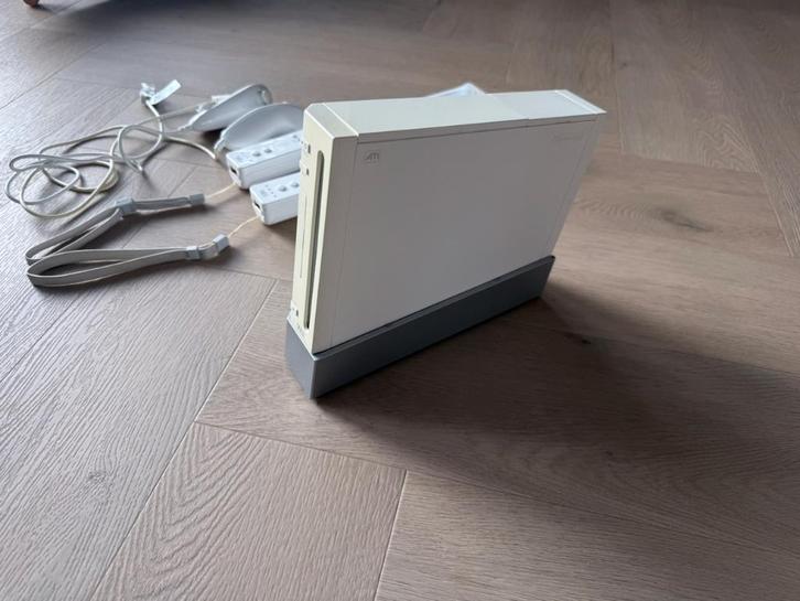 Nintendo Wii + BalanceBoard + 13 spellen + toebehoren, Spelcomputers en Games, Spelcomputers | Nintendo Wii, Gebruikt, Met 2 controllers