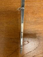 Antiek parfumflesje en naaldenkokertje, Ophalen of Verzenden