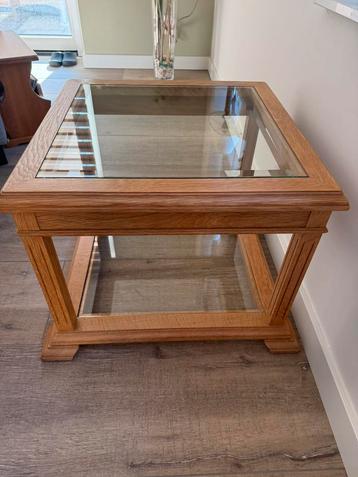 Bijzettafel van geloogd eiken / facet geslepen glas beschikbaar voor biedingen