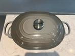 SALE NIEUWE Le Creuset Oblong French Grey 31 cm, Gietijzer, Nieuw, Ophalen of Verzenden, Keramische plaat