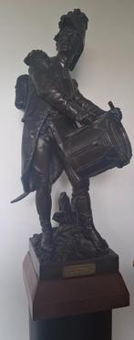 Bronzen beeld, tamboer, Ophalen
