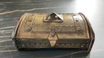 Antieke houten doos met metalen afwerking, Ophalen of Verzenden, Brons