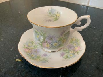 Vintage st James bone China Bloemen Kop en Schotel beschikbaar voor biedingen