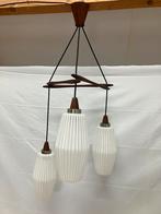 Vintage Scandinavische teakhout hanglamp met 3 glazen kelken, Huis en Inrichting, Lampen | Hanglampen, Ophalen of Verzenden, Gebruikt