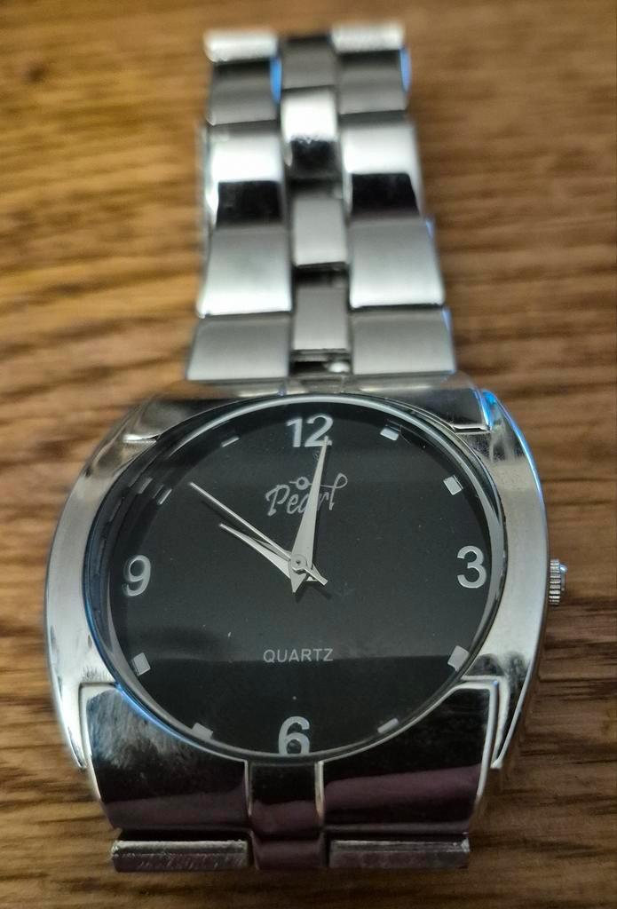 Pearl horloge nieuw batterij, Sieraden, Tassen en Uiterlijk, Horloges | Kinderen, Gebruikt, Ophalen of Verzenden