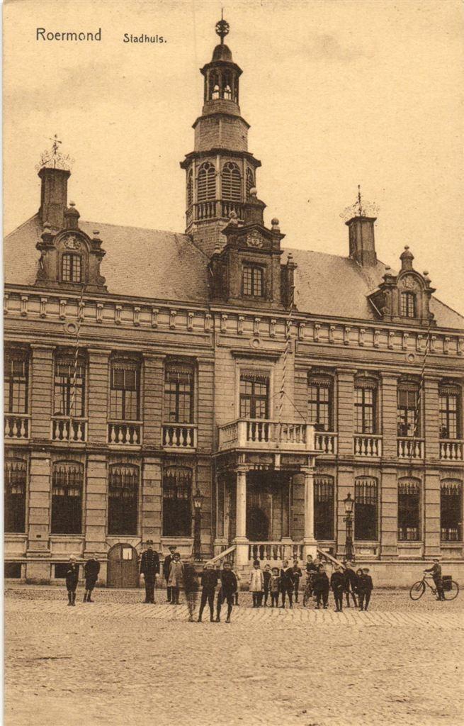 Roermond - Stadhuis. - J. Waaijen - ongelopen, Verzamelen, Ansichtkaarten | Nederland, Ongelopen, Limburg, Voor 1920, Ophalen of Verzenden