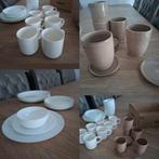 Servies 8 pers en mokken walra en  bekers met  bordjes zo, Huis en Inrichting, Keuken | Servies, Ophalen of Verzenden, Zo goed als nieuw