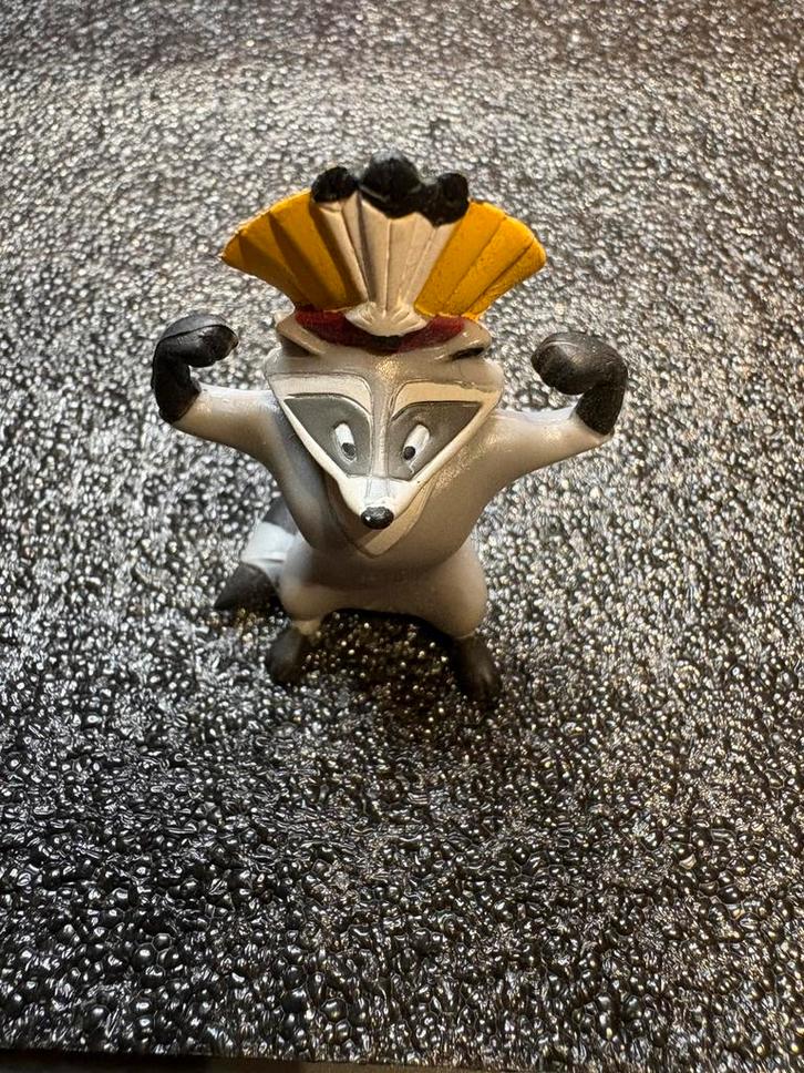 Disney Pocahontas Meeko figuurtje – Nestlé –vintage verzamel, Verzamelen, Disney, Zo goed als nieuw, Beeldje of Figuurtje, Overige figuren