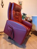 Zeer nette rode leren sta-op stoel, Huis en Inrichting, Fauteuils, Ophalen, Zo goed als nieuw, Leer, 75 tot 100 cm