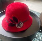 Rode hoed, Kleding | Dames, Hoeden en Petten, Ophalen of Verzenden