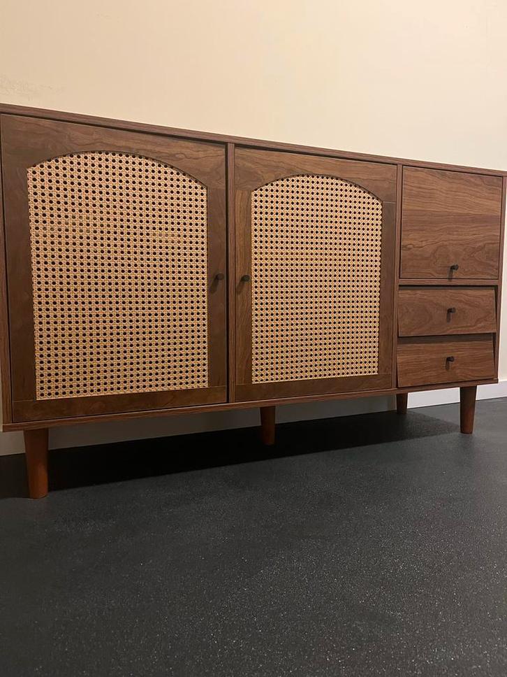 Japandi Kast met Rotan Deurtjes - Dressoir / TV-Kast, Huis en Inrichting, Kasten | Dressoirs, Zo goed als nieuw, 100 tot 150 cm