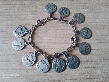 Armbandje met 11 sterrenbeeld  bedeltjes  beschikbaar voor biedingen