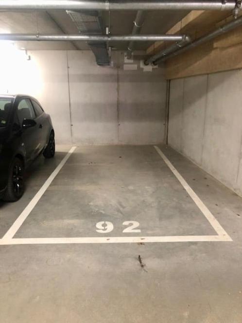 Parkeerplaats te huur in Muiden (De Krijgsman), Huizen en Kamers, Garages en Parkeerplaatsen, Noord-Holland