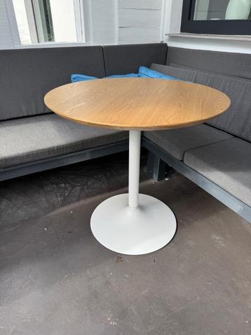 Ronde Tafel beschikbaar voor biedingen