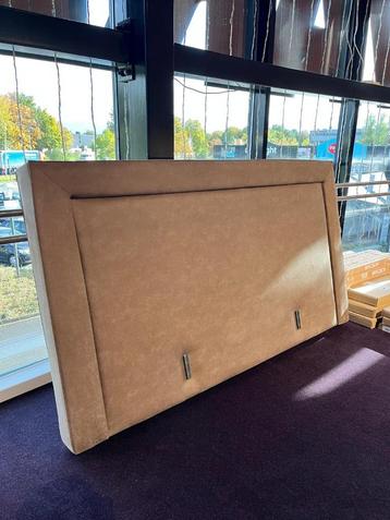 Hoofdbord modern 210x120x14 cm beschikbaar voor biedingen