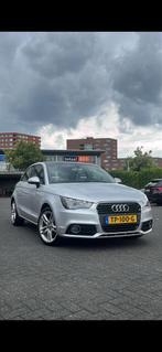Audi A1 1.2 Tfsi 63KW SB 2012 Grijs pano, Auto's, Audi, A1, Beige, 4 stoelen, Alcantara