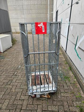 Rolcontainer beschikbaar voor biedingen