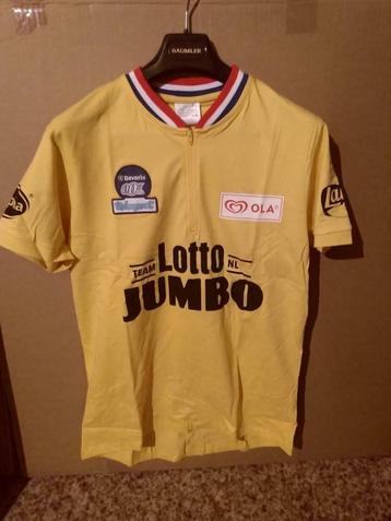 Een nieuw wielershirt van het team van Jumbo Lotto beschikbaar voor biedingen