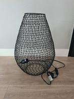 Moderne zwarte tafellamp van draadmetaal. Grote fitting., Ophalen, 50 tot 75 cm, Zo goed als nieuw, Metaal