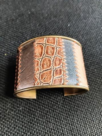 Vintage brede leren armband met krokodillenprint en metaal  beschikbaar voor biedingen
