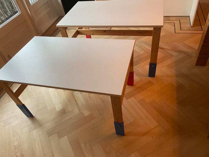 Kinderbureaus 2x inclusief stoeltjes, Kinderen en Baby's, Kinderkamer | Tafels en Stoelen, Gebruikt, Tafel(s) en Stoel(en), Ophalen of Verzenden