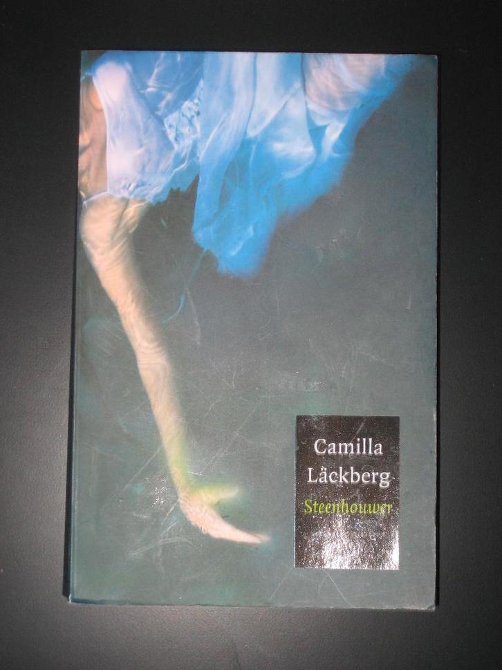 Camilla Lackberg - Steenhouwer, Boeken, Thrillers, Zo goed als nieuw, Scandinavië, Ophalen of Verzenden