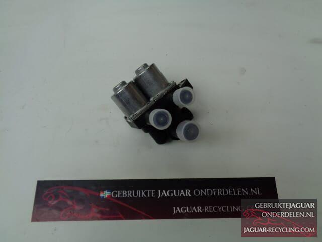 Kachel kleppenhuis XR840091REP Kachel ventiel / heater valve, Auto-onderdelen, Airco en Verwarming, Jaguar, Nieuw, Ophalen of Verzenden