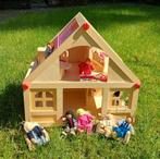 Poppenhuis met poppetjes en meubels, Ophalen, Zo goed als nieuw
