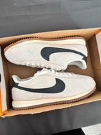Nike cortez vintage white black gum sole ‘maat 42 en 44,5’, Wit, Nike, Nieuw, Ophalen of Verzenden