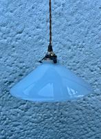 Vintage hanglampje opaal glas 25cm bronzen details., Ophalen of Verzenden, Minder dan 50 cm, Vintage, brocante, Glas