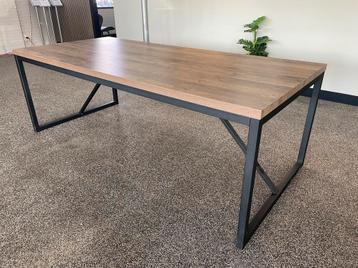 Bureau / eettafel 220/100/78 cm Salontafel beschikbaar voor biedingen