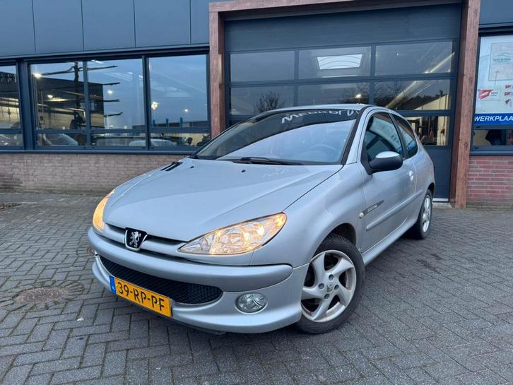 Peugeot 206 1.4 16V Quicksilver 3D Zilvergrijs NAP, Auto's, Peugeot, Bedrijf, ABS, Airbags, Airconditioning, Boordcomputer, Centrale vergrendeling