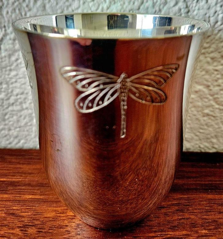 Verzilverde kinderbeker – decoratie Libelle, Antiek en Kunst, Antiek | Servies los, Ophalen of Verzenden